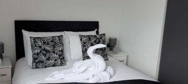 Modern 2BR-2BA Private Balcony & Free Parking