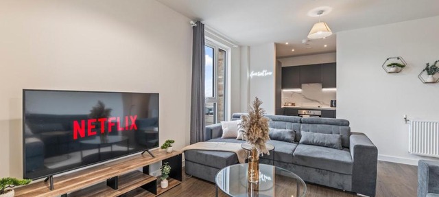 Modern 2BR - 4 Stops to Wembley - Sleeps 8