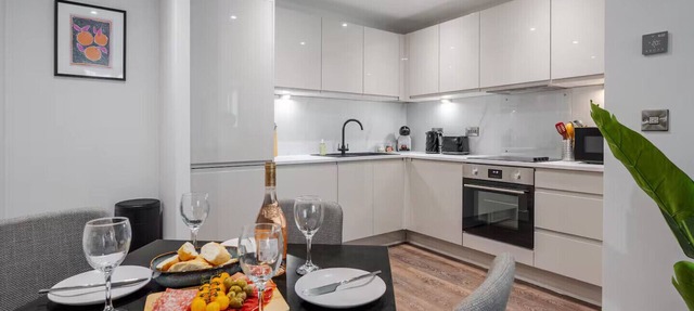 Modern 2BR Flat 5 mins walk to Everton stadium & Amazing River views - Pass the Keys
