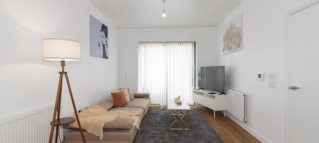 Modern 2BR flat with Balcony, in East London - Pass the Keys