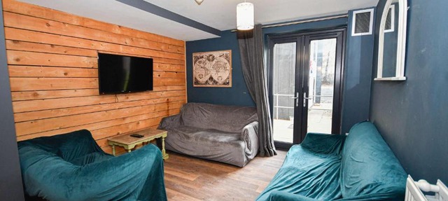 Modern 5 Bedroom Budget Apartment in Headingley