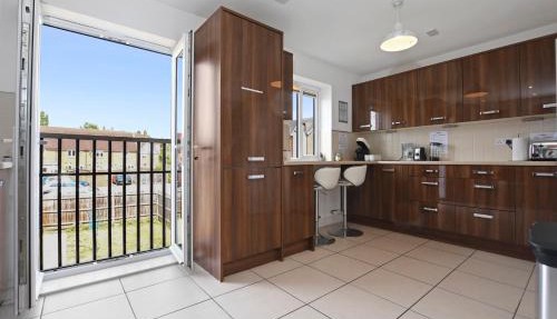 Modern 5BR Stay for Work & Groups