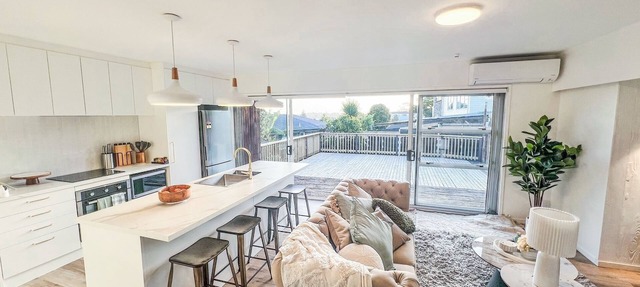 Modern 6BR Group Retreat | Sleeps 13 Free Parking Deck