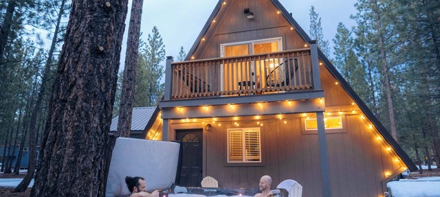 Modern A-Frame cabin w/hot tub close to Bend, Crater Lake, Mt Bachelor resort