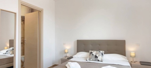 Modern and cozy room with private bathroom is part of the San Vincenzo Rooms Guest House and is perfect for 2 guests. The accommodation is located in the renovated building in Vigonza, which is 10 minutes by car from the center of Padua and on the direct