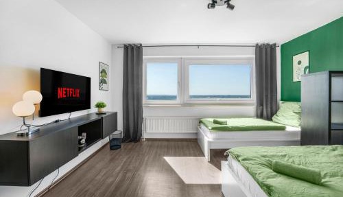 Modern Apartment at Braunschweig Hbf Central Station 17th Floor Cityview 4 Beds Full Kitchen