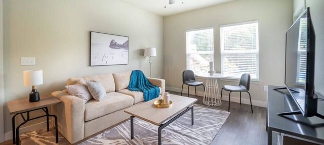 Modern Apartment in Prime Location (ID7896X37)