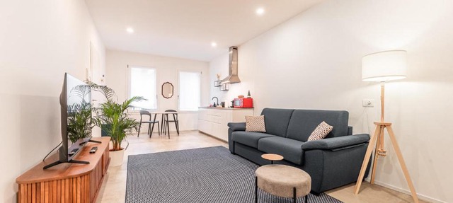 Modern Apartment in Villa with Garden - Easy Parking