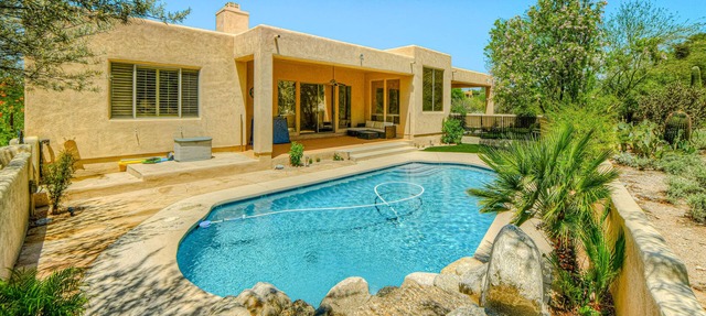 Modern & attractive desert home with WiFi, private pool, W/D & AC - 1 dog OK