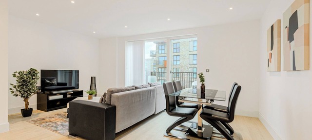 Modern Bright 1BR flat, 20 min to the Centre
