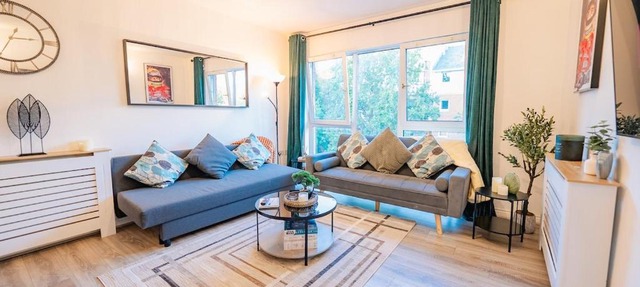 Modern & Central 2 Bedroom Apartment Free Parking