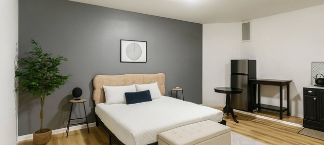 Modern Chic Studio w/Style & Comfort PERFECT LOCATION