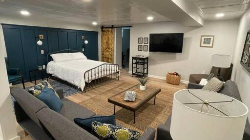 Modern & Chic XL Studio w EZ City Airport Access