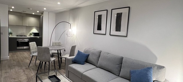 Modern comfortable flat in heart of Stockwell 10 minutes to Oxford Circus