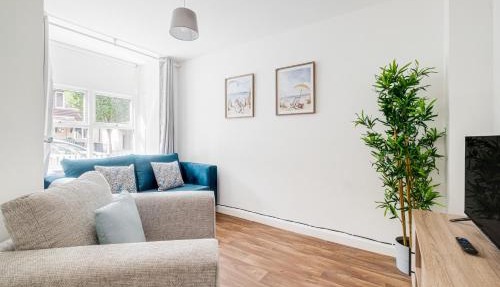 Modern & comfortable 4 bed house