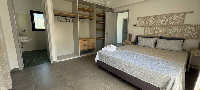 Modern comfortable villa groups from 6-14 persons,extra long flexy beds BBQ,Pool