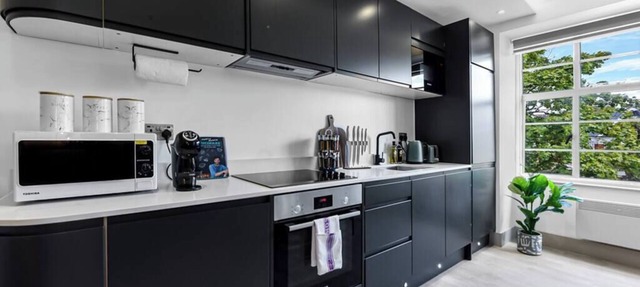 Modern Comforts 2 BD Flat - Sleeps 5