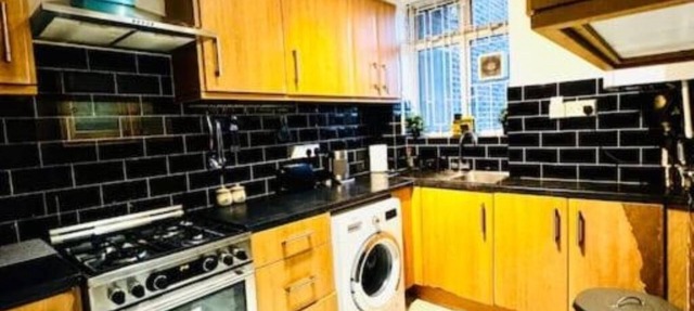 Modern Comforts in the Heart of London – Spacious 3-Bedroom Flat
