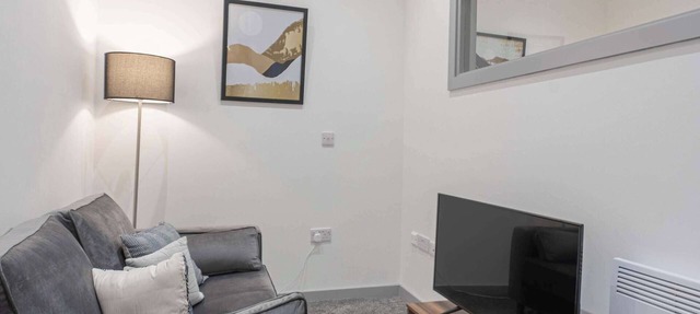 Modern & Convenient 1 Bedroom Apartment in Dudley