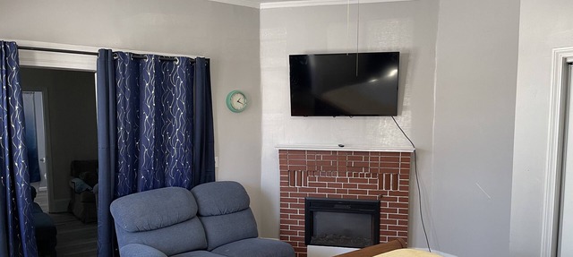 Modern, convenient & clean. Walk to ELM/SNHU arena
