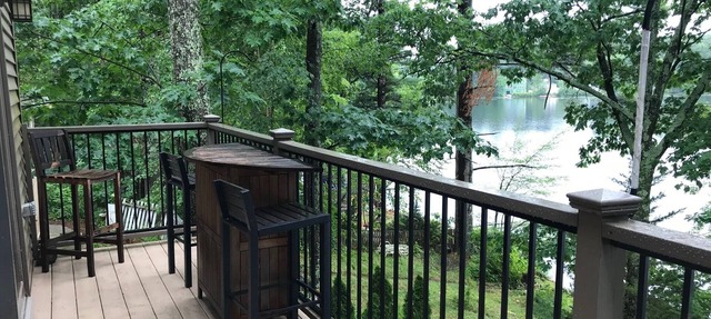 Modern cottage (Sleeps 6) on peaceful, small lake in Southern New Hampshire.