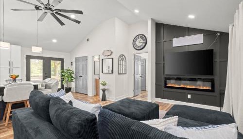 Modern Decatur Compound - 2 Luxury Homes! Sleeps 12