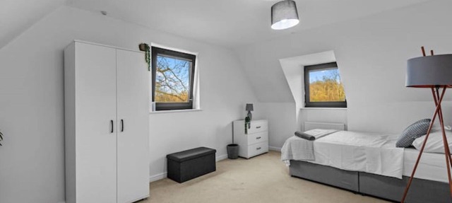 Modern Detached 5 Bedroom House