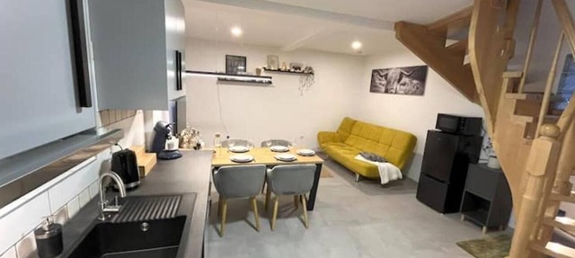 Modern furnished holiday apartment with two bedrooms and a workspace