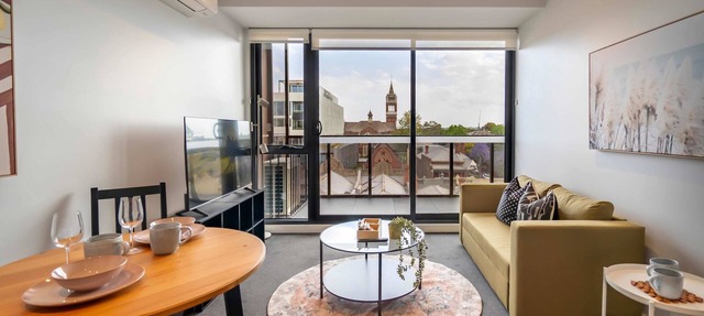 Modern Hawthorn 1BR Walk to Cafes & Transport