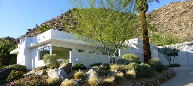 Modern Hillside Retreat+Private+Great Views+Wind-Protected +Paradise!