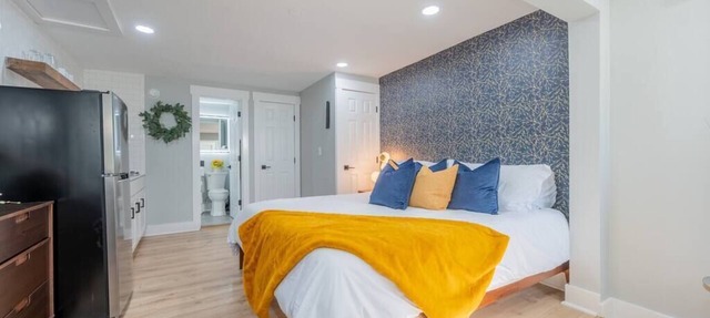 Modern King Studio ~ Peaceful Setting
