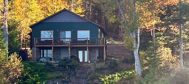 Modern Lakefront Cabin w/Fireplace and Stunning View of Oak Mountain Skiing