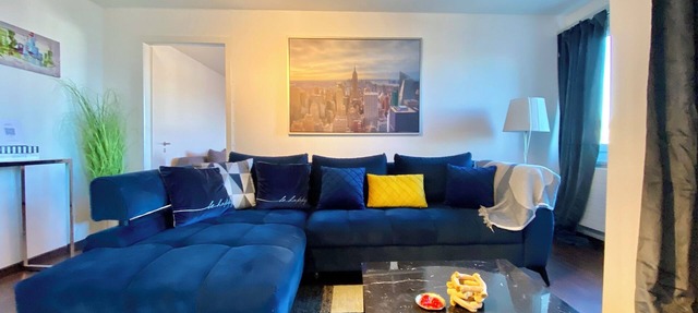 Modern Lakeview 4-Bedroom-Apartment