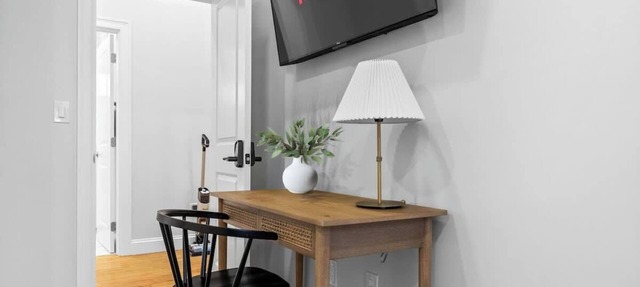 Modern LUX | Deck+ Parking | Near T Harvard/MIT/BU