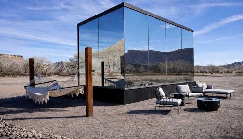 Modern Mirror Cabin Retreat with Stargazing & Desert Views near Capitol Reef, Torrey Utah