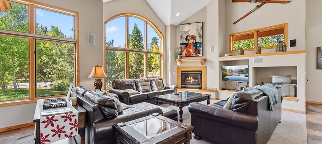 Modern Mountain Stay | Hot Tub, Fire Pit & Views