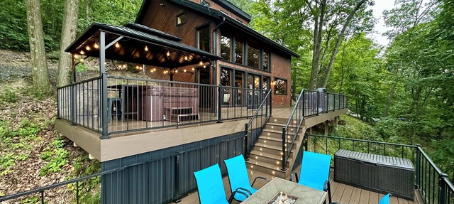 Modern Mountainside Retreat w/Hot Tub, WiFi, Kitchen & Scenic Views