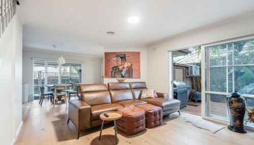 Modern Nomads Charming Glen Iris 2BR Townhouse with Free Parking