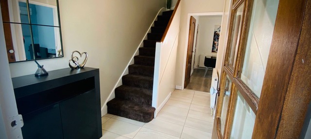 Modern-petfriendly-privategarden-family-20mintoldn