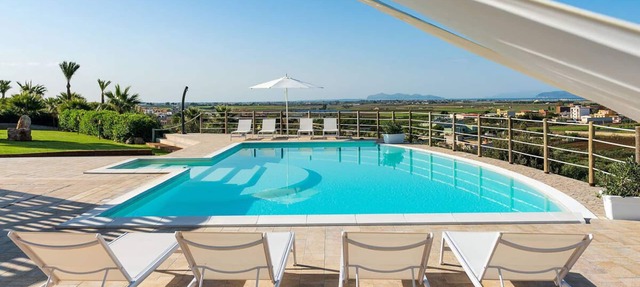 Modern private villa near restaurant