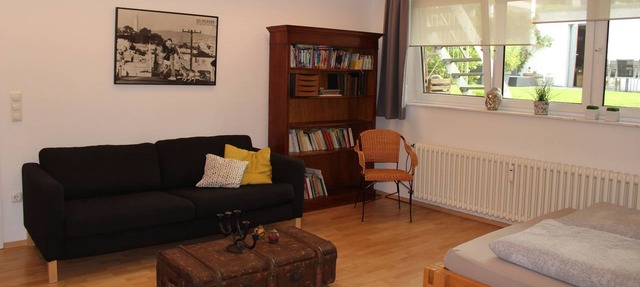 Modern, quiet apartment with garden view