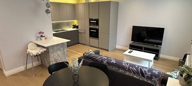 Modern refurbished 2 bedroom apartment in the heart of London