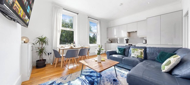 Modern Spacious 2-bedroom apartment near Richmond Park and River Thames