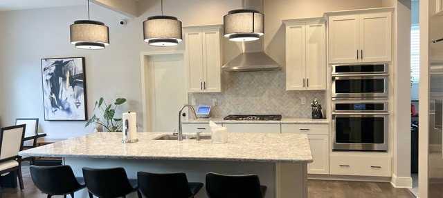 Modern Spacious 6-Bedroom - Track Season Retreat - 20 min from Track