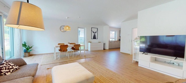 Modern, spacious house with 5 bedrooms, 3 bathrooms and a large garden
