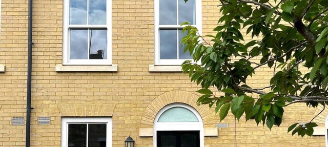 Modern & spacious two bedroom House near Station