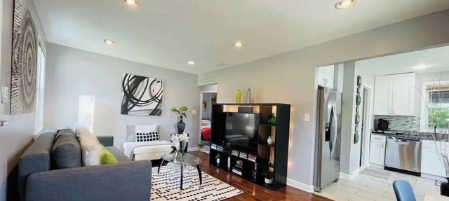 Modern & Spacious-walk to metro w/parking On-site