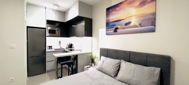 Modern studio between city center and Glyfada (5 mins from metro Elliniko)
