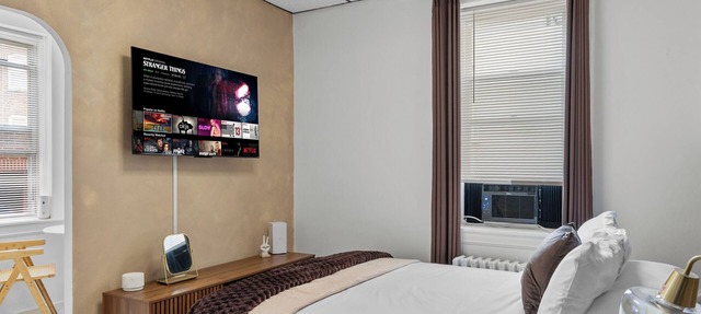 Modern Studio + Free Parking Near NYC