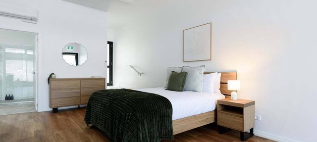 Modern Studio Near Burnie | Cozy & Bright